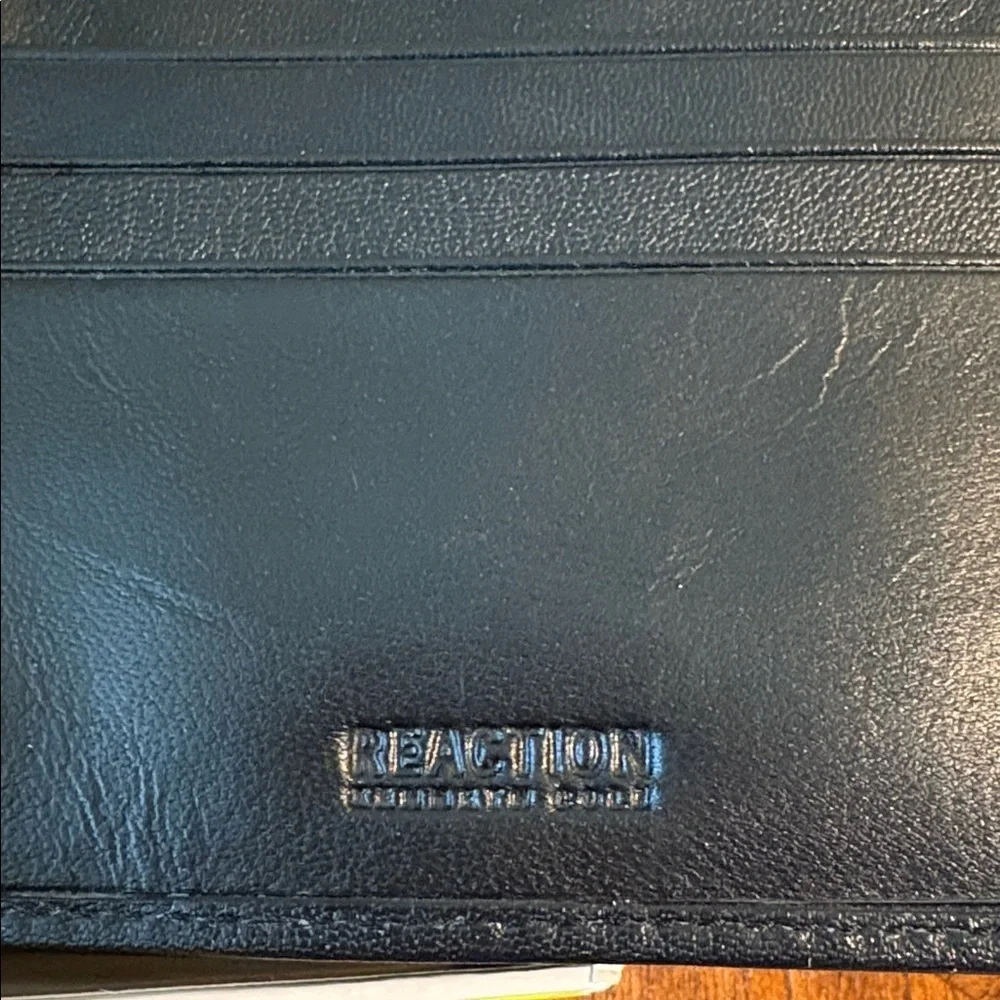 Kenneth Cole Reaction wallet/ card holder  unisex  leather black  4 x 3.5 NIB